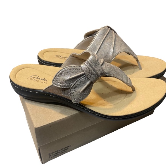 Clarks Laurieann Rae Women's Sandal Size 12W WIDE Taupe Metallic Comfort Thong - Picture 2 of 13